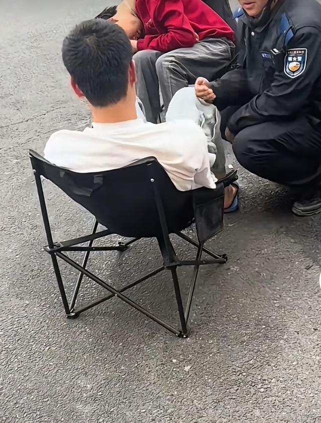 店家称事后派出所来人处理。网络截图。