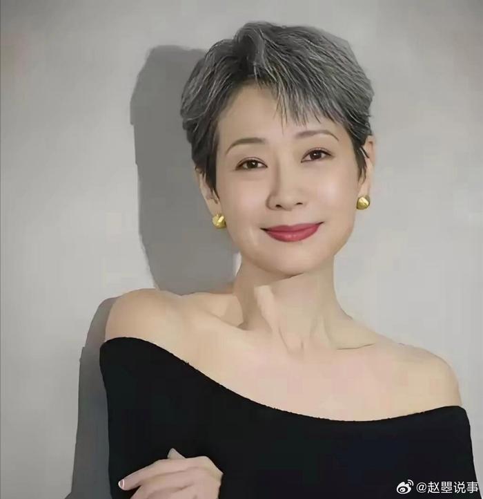 叶童说，由于父母重男轻女，我一生只见过哥哥3次，他现在做保安…