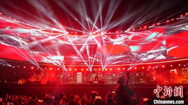 图为4月19日，水木年华乐队在现场演出。 石家庄文化旅游投资集团供图