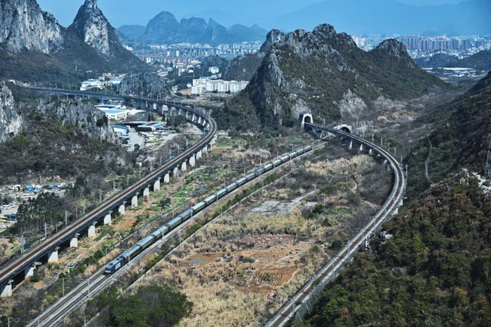 从高处俯瞰桂林。摄/齐栋