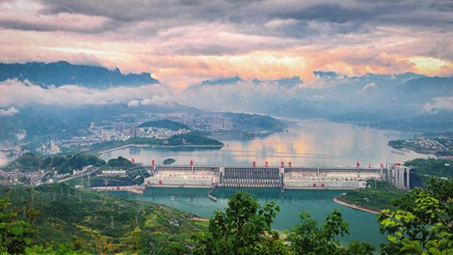 三峡大坝位于宜昌，成就宜昌“世界水电之都”的地位。 视觉中国 图