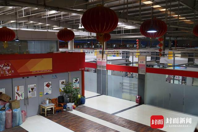 4月19日，撤场中的广东音像城，部分档口已经搬空。杨峰/摄