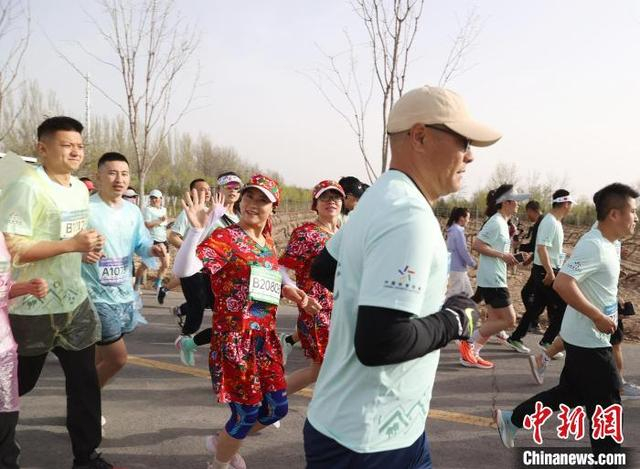 图为参赛选手进行比赛。中新社记者 于晶 摄