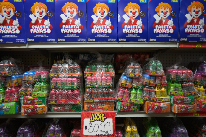 ▲当地时间2025年4月9日，美国洛杉矶，货架上摆着从中国进口的玩具。图/IC photo