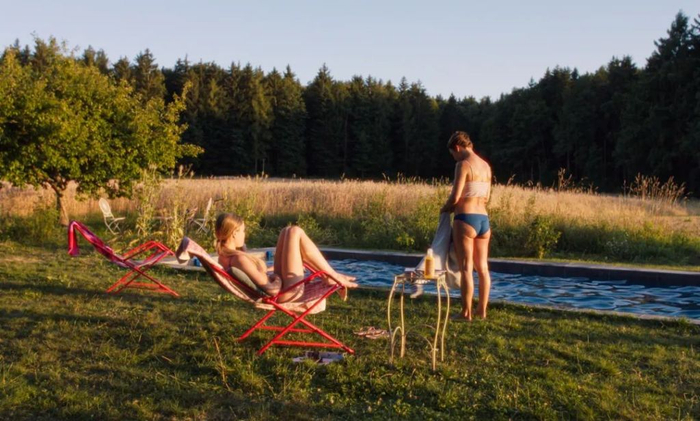 《烟囱里的麻雀》剧照