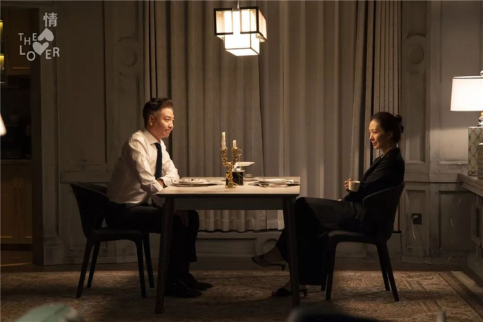 《情人》剧照  荆浩饰演丈夫理查德，卢芳饰演妻子萨拉