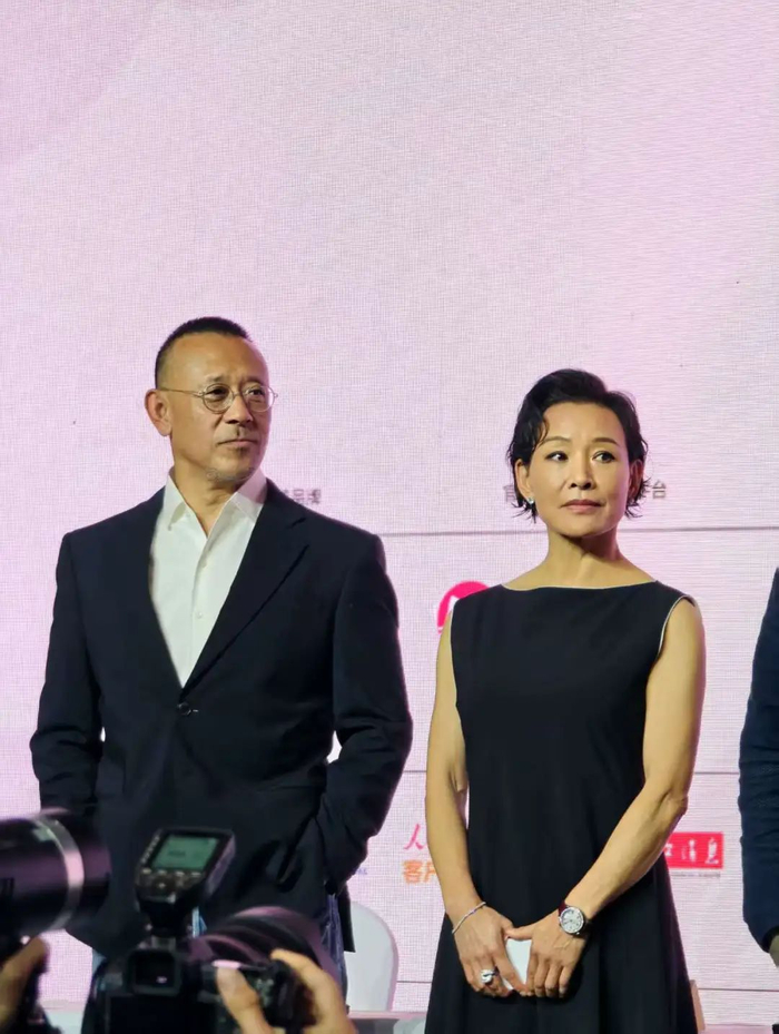 ▲姜文、陈冲出席第十五届北京国际电影节评委见面会。摄影 新京报记者 郭延冰