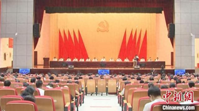 《宁乡市支持大学生创业“金种子沃土计划”二十条措施》发布现场。长沙电视台供图