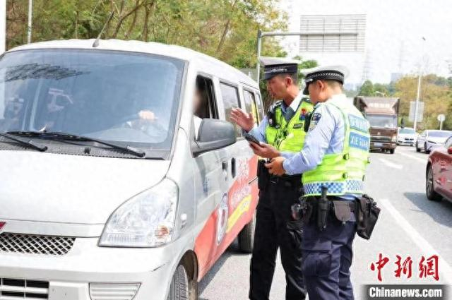 广东省公安机关集中开展为期两个月的面包车违法载人专项整治行动。广东省公安厅 供图
