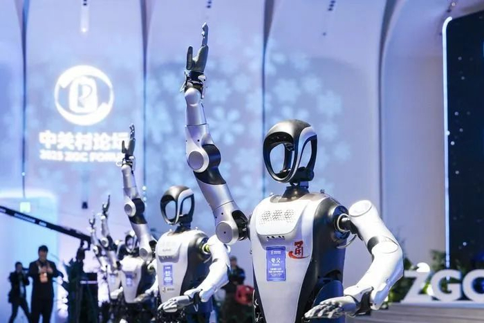 2025年3月27日,人形机器人“夸父”在2025中关村论坛年会开幕式表演。(图片由受访企业提供)