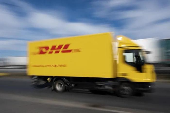资料图片：DHL货运卡车（外媒）