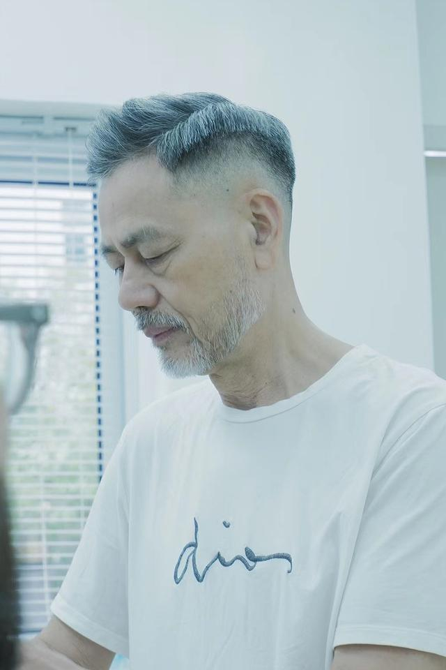 "自以为时髦,实际油腻老气"的4种中国式大爷发型,你中了吗?