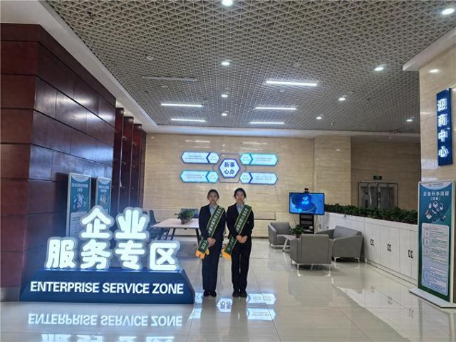 和林格尔新区政务服务大厅迎商中心。（资料图）