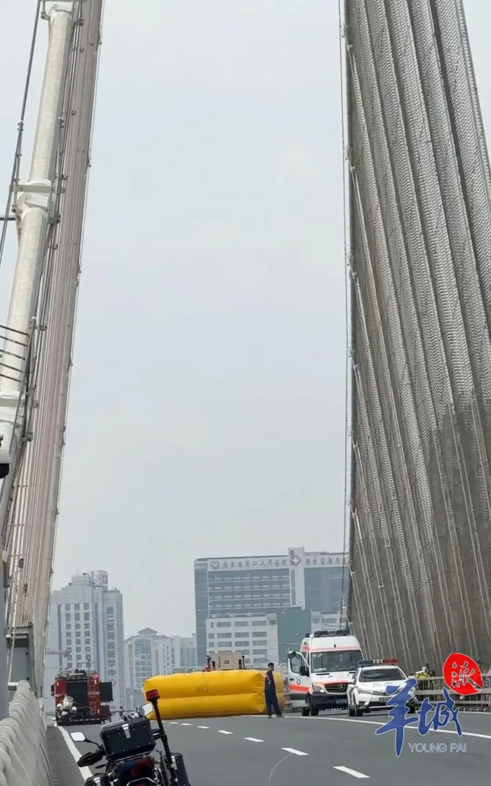 早前，猎德大桥处理事故时，现场一度需要交通管制