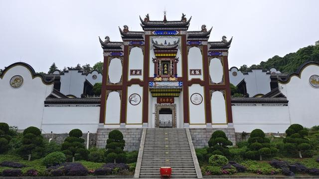 屈原祠屹立在三峡大坝旁。 澎湃新闻记者 郑舞 图