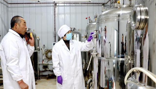 制作液态菌。（资料图）