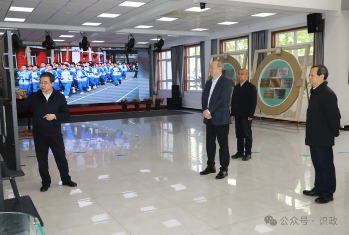 听取本市中小学校园餐深化改革工作汇报