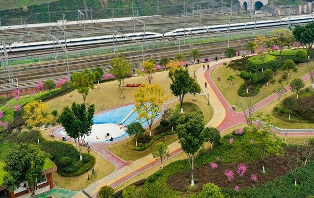 2月25日拍摄的重庆两江新区木桃路社区公园景象（无人机照片）。汪彦彤摄