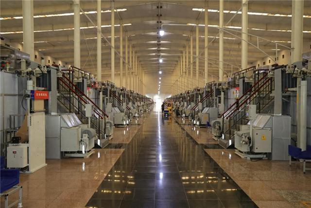 4月21日，内蒙古乌兰察布东阳光化成箔有限公司生产车间一角。海军 摄