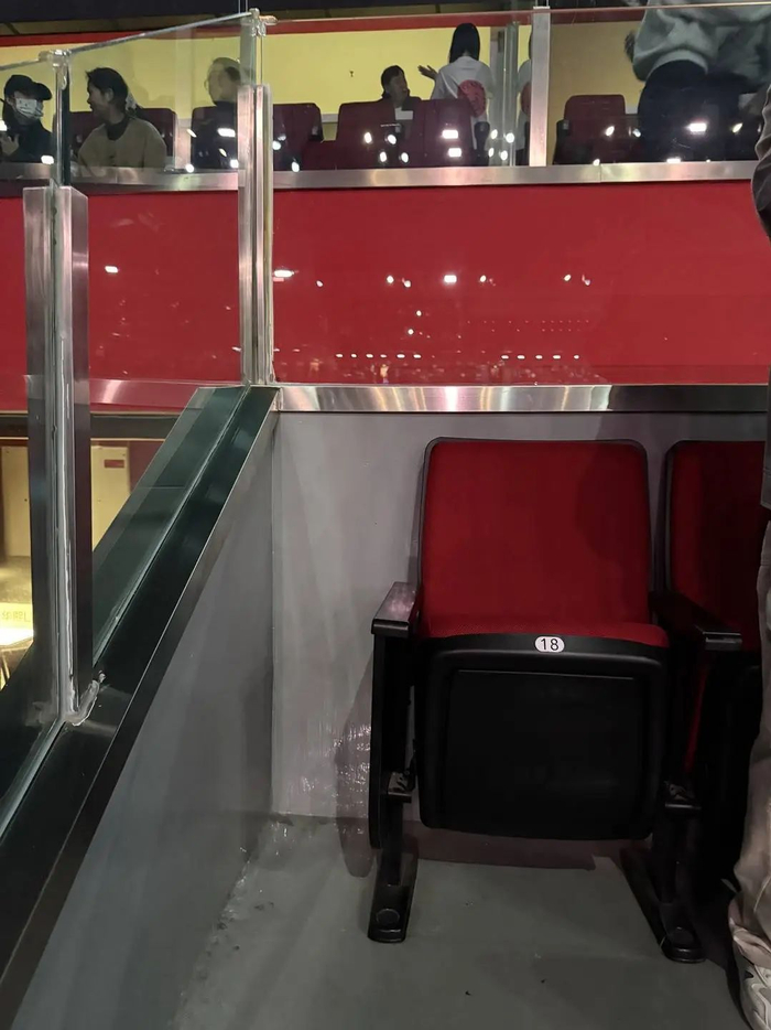 金先生质疑该座位是否该被售卖。受访者供图