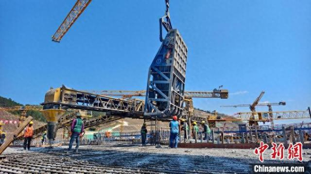 图为平陆运河马道枢纽下闸首中墩施工现场。平陆运河集团供图