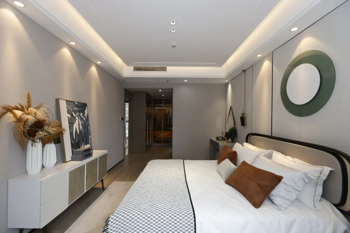 酒店式套房主卧，提升居住舒适度。实景图