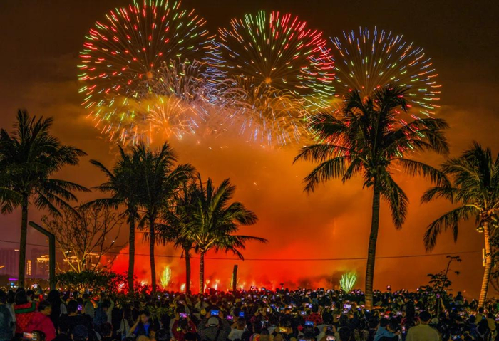 2025年海口元宵烟花晚会。康登淋 摄