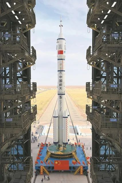 神舟二十号使用长二 F 火箭发射，这套星箭系统已稳定运行了二十多年。图片来源：成都日报
