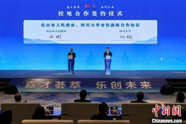 签约仪式现场。记者刘忠俊摄