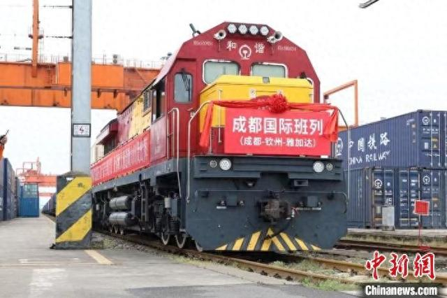 成都国际铁路港五金产品专线首发。成都国际铁路港供图