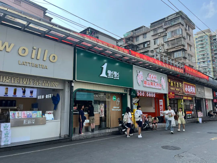 艺苑南路小吃街。