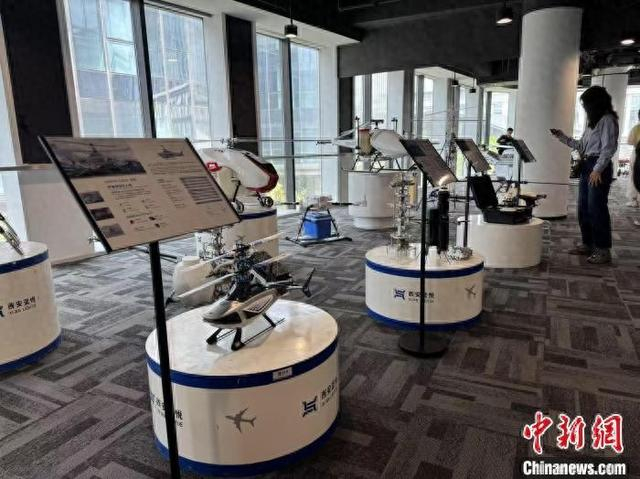 图为位于西安西咸新区的一公司内陈列的产品。杨英琦 摄