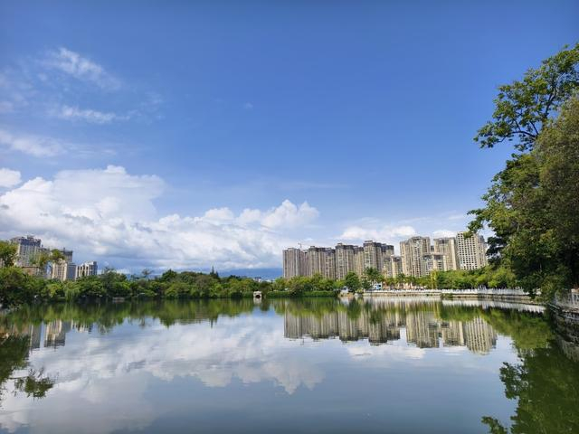 白天的南湖。除特别说明外，本文图片均为作者拍摄