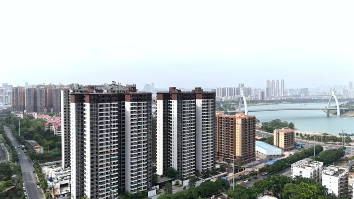 小区与邕江秀美岸线仅有一路之隔。实景图