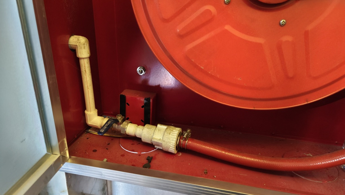 酒店消防栓连接的是自来水管。澎湃新闻记者 李思文 摄