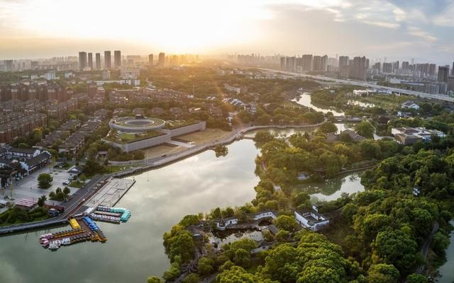 图说：八大山人梅湖景区。图/视觉中国