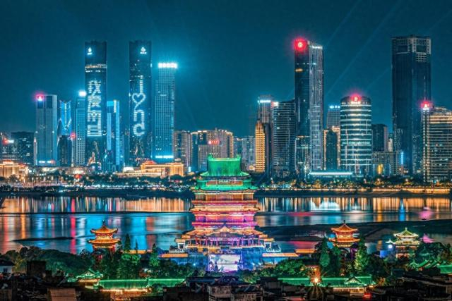 图说：南昌“一江两岸”夜景。图/视觉中国
