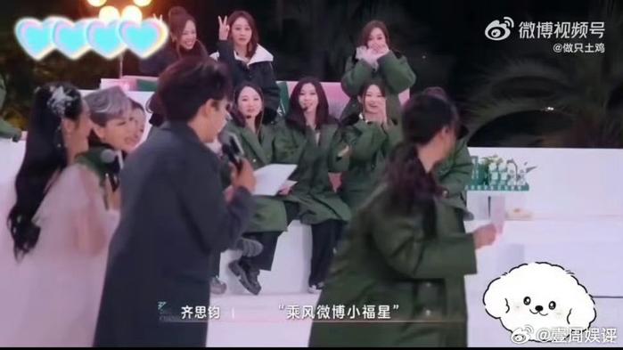 “我贴在我的小福星头上”