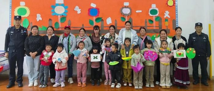 相约幼儿园 警幼共绘五一童趣画卷