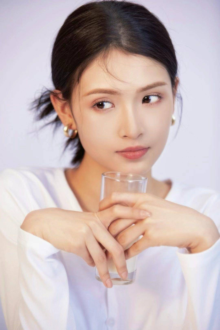 《无忧渡》女演夏依丹被曝去世,导演好友透露她很拼很阳光|传闻中的陆神医|遥遥无期|触手可及的你|夏依丹·艾克拜尔|艾尔_新浪新闻