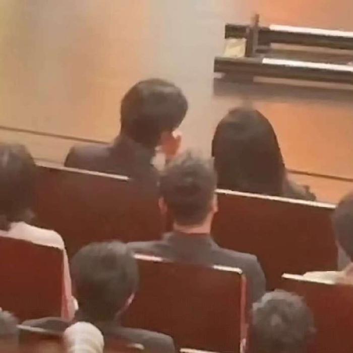 姚晨王一博同框热聊啦