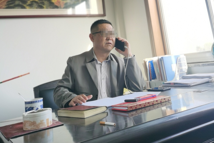 在办公室的王宝军