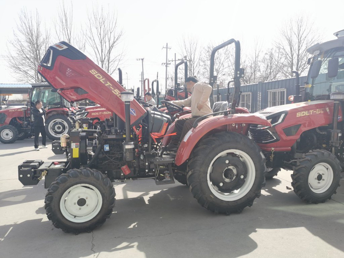 消费者在厂家选择拖拉机