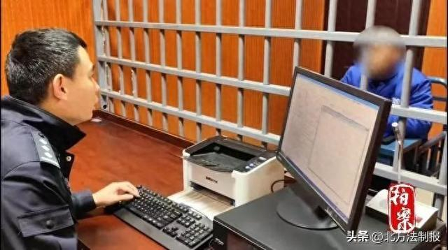 办案民警对犯罪嫌疑人进行调查。（浙江省东阳市公安局供图）