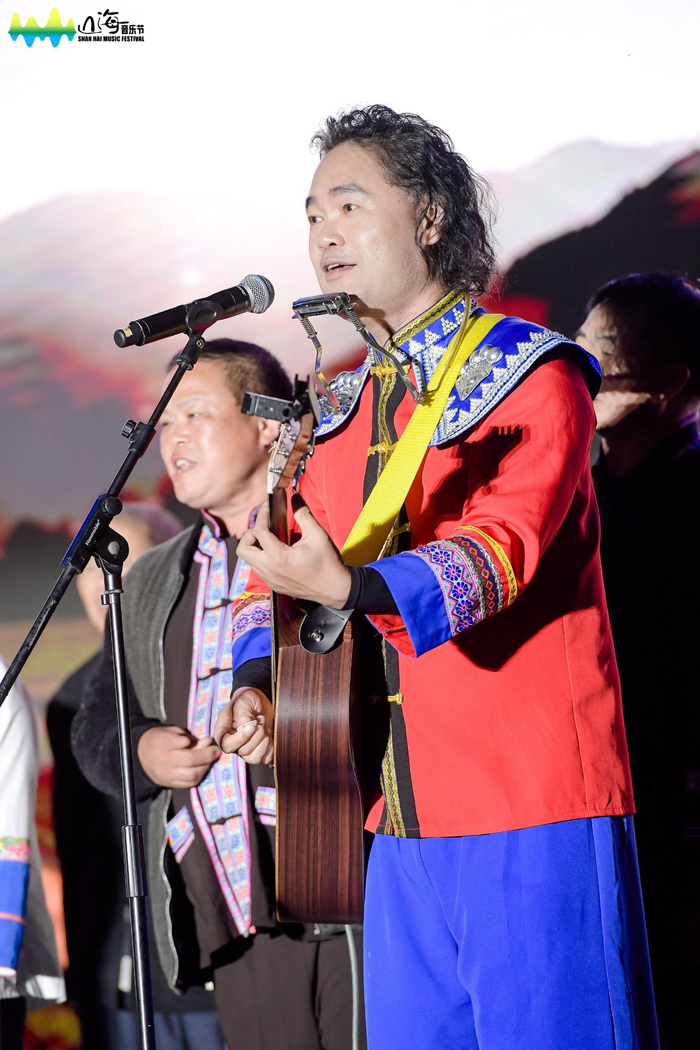 谷仓乐队为村庄歌唱。受访者供图