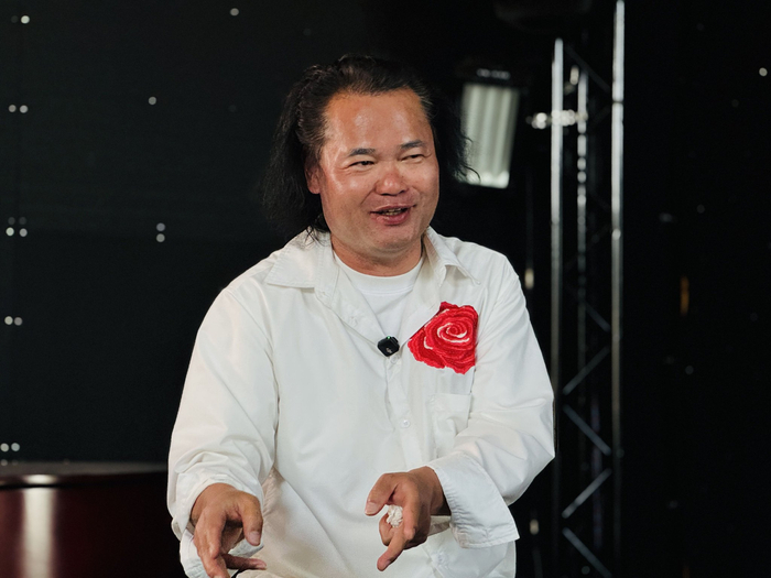 谷仓乐队主唱许多谈音乐创作理念。新京报记者 王巍 摄