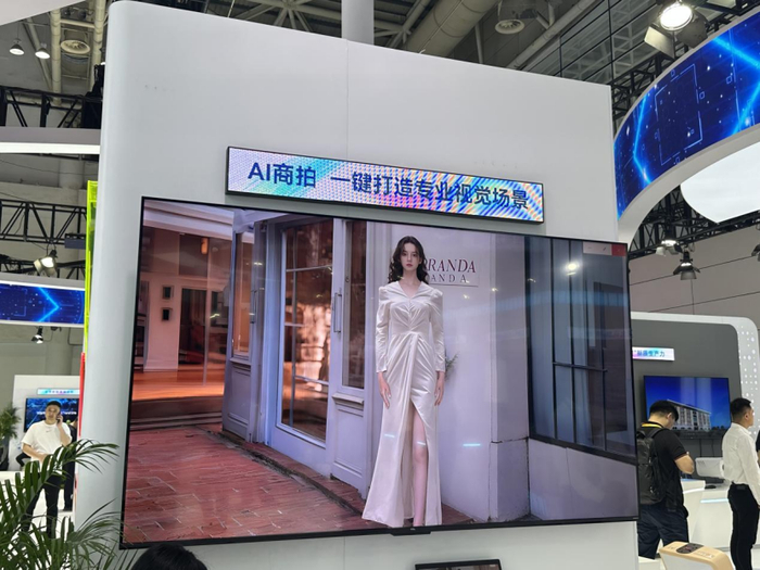 图为AI商拍体验区现场