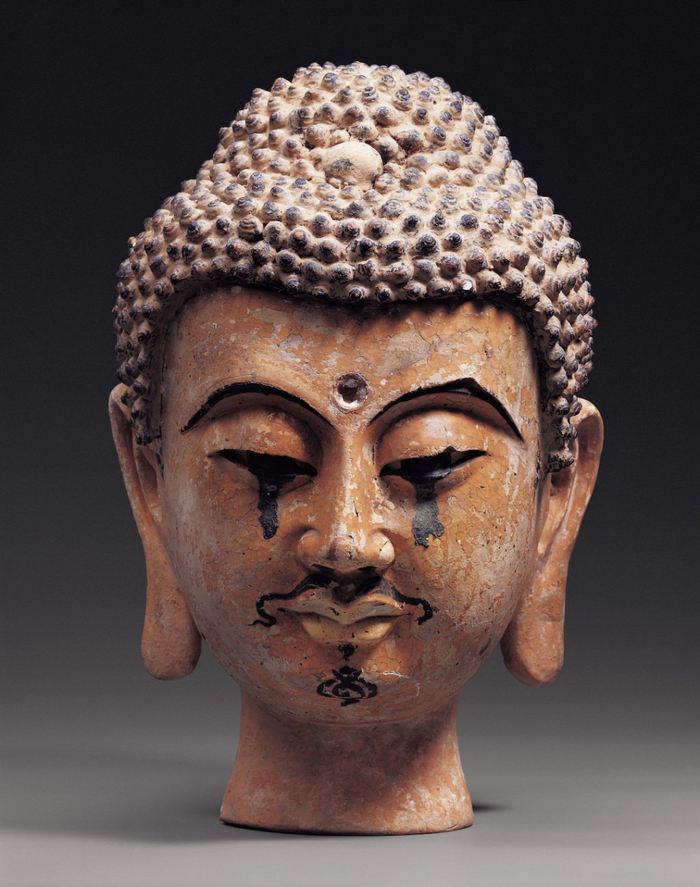 彩绘泥塑佛头像