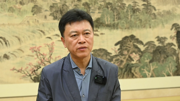 荣昌区委书记高洪波接受封面新闻专访。