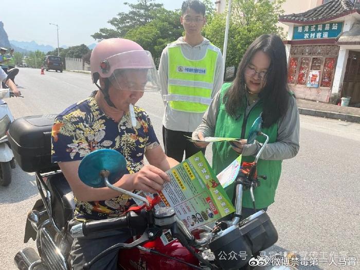 清晨的阳光洒满大地，愿你的一天也如这阳光般温暖明亮